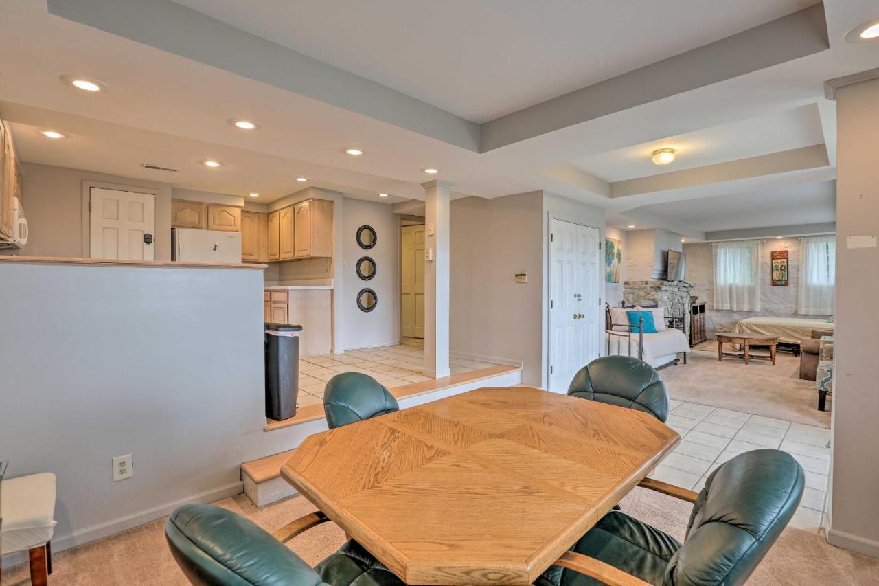 Holiday home Queen Sanctuary With Views, 3 Mi To Downtown!