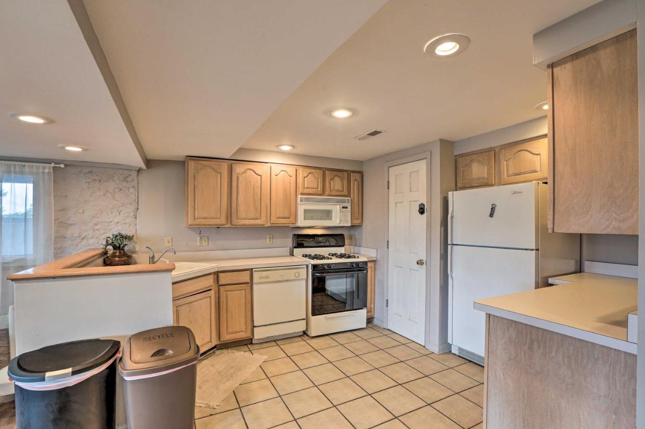 Holiday home Queen Sanctuary With Views, 3 Mi To Downtown!