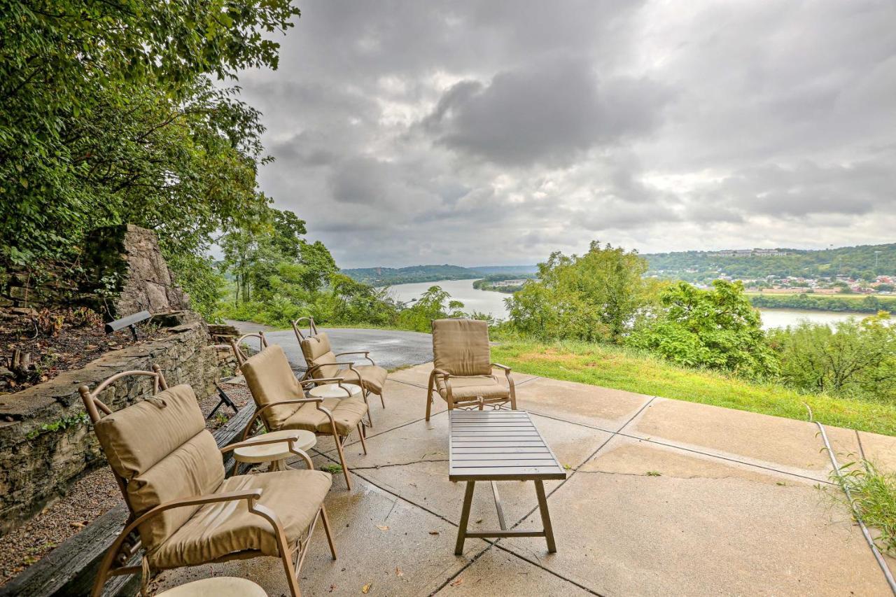 Holiday home Queen Sanctuary With Views, 3 Mi To Downtown!